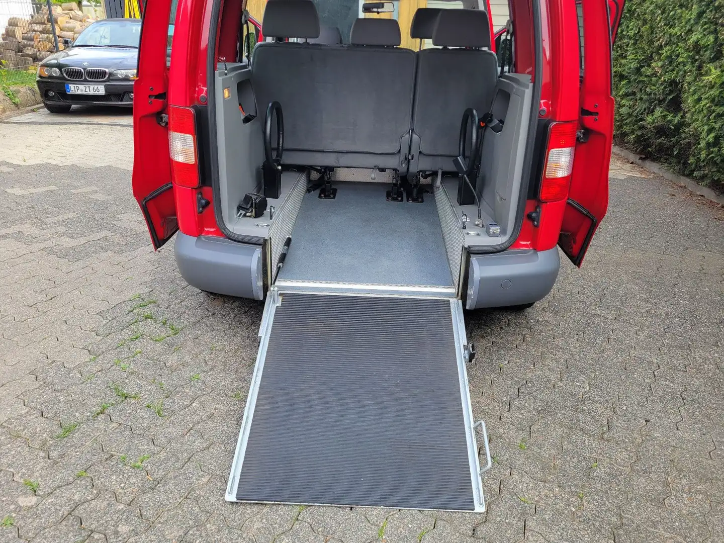 Volkswagen Caddy - 1 Hand - Behinderten Umbau Hubmatik Rot - 1