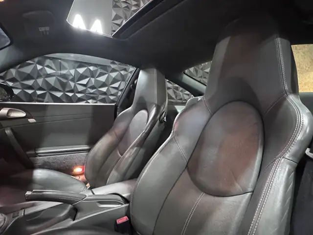 Porsche 911 view 11
