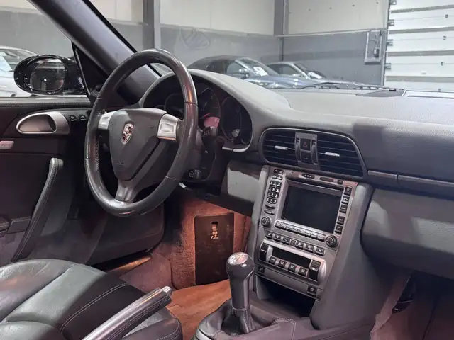 Porsche 911 view 10