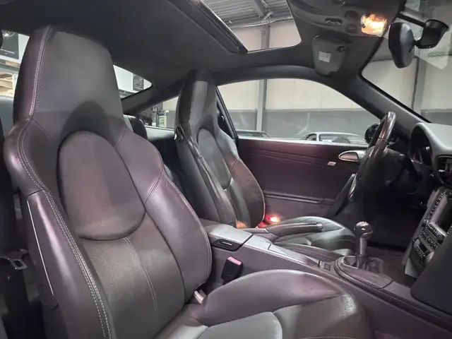 Porsche 911 view 12