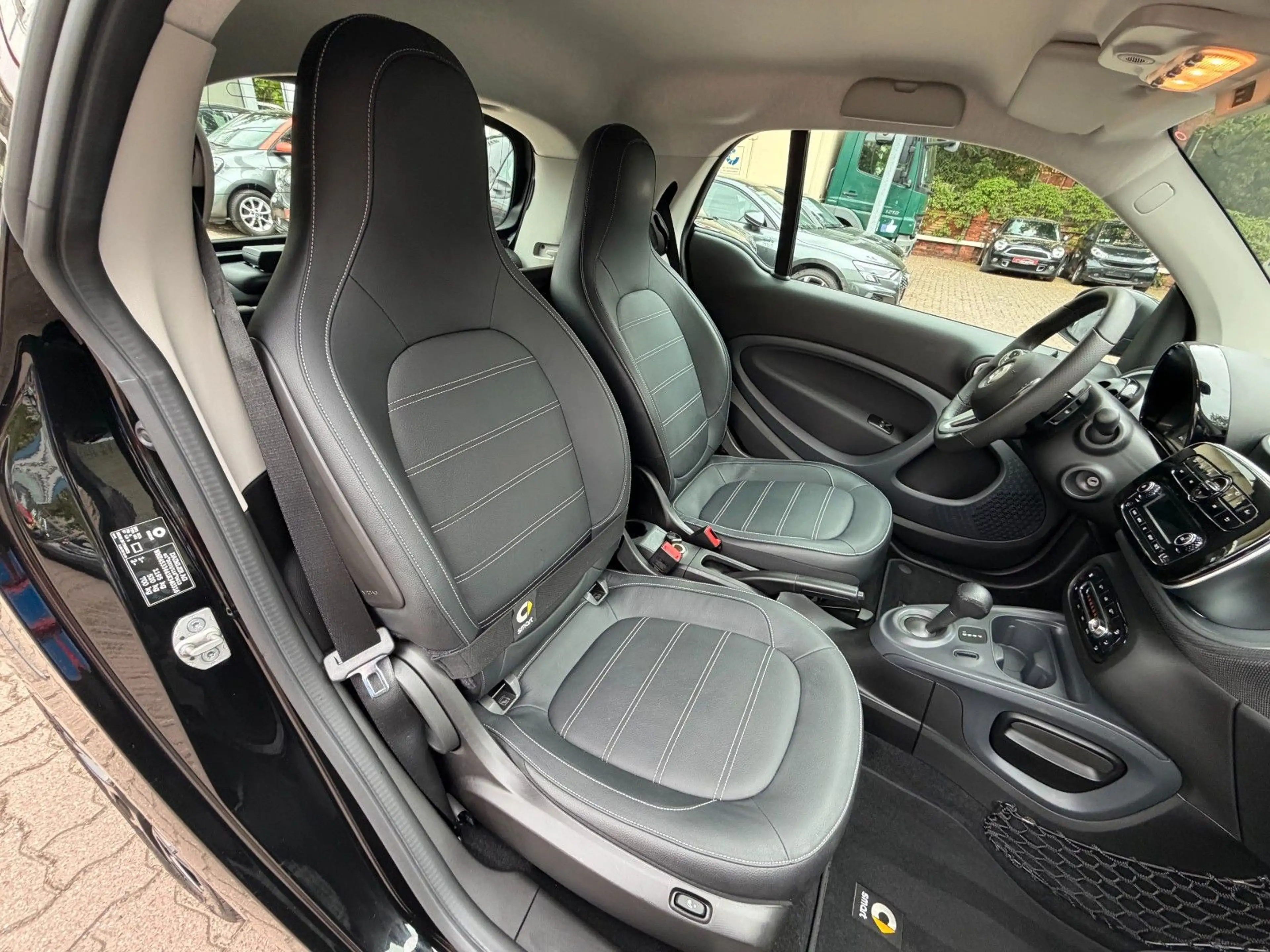 smart forTwo fortwo 66kW DCT prime SPORT*LED*AUDIO*SHZ* — photo 23