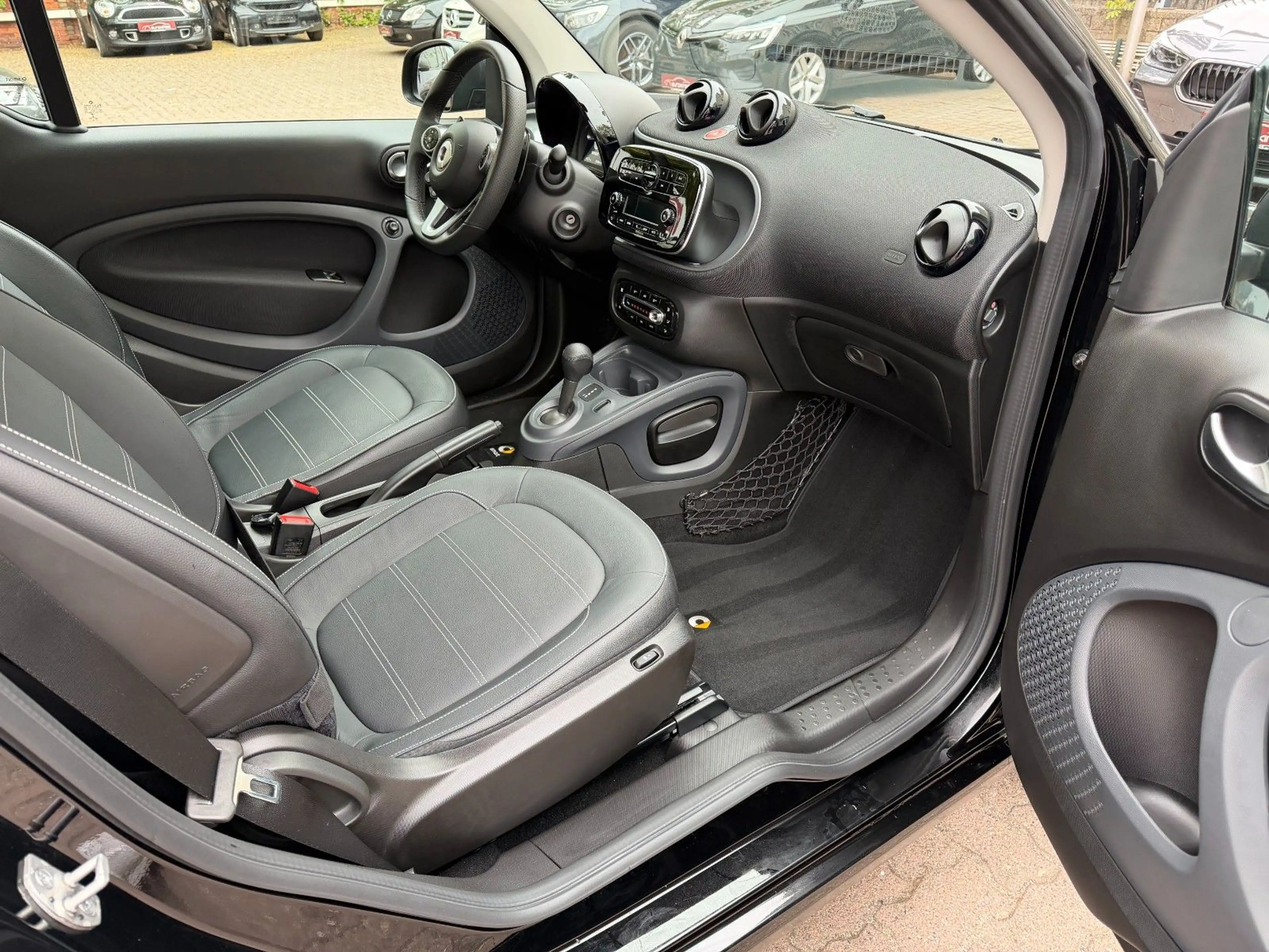 smart forTwo fortwo 66kW DCT prime SPORT*LED*AUDIO*SHZ* — photo 5