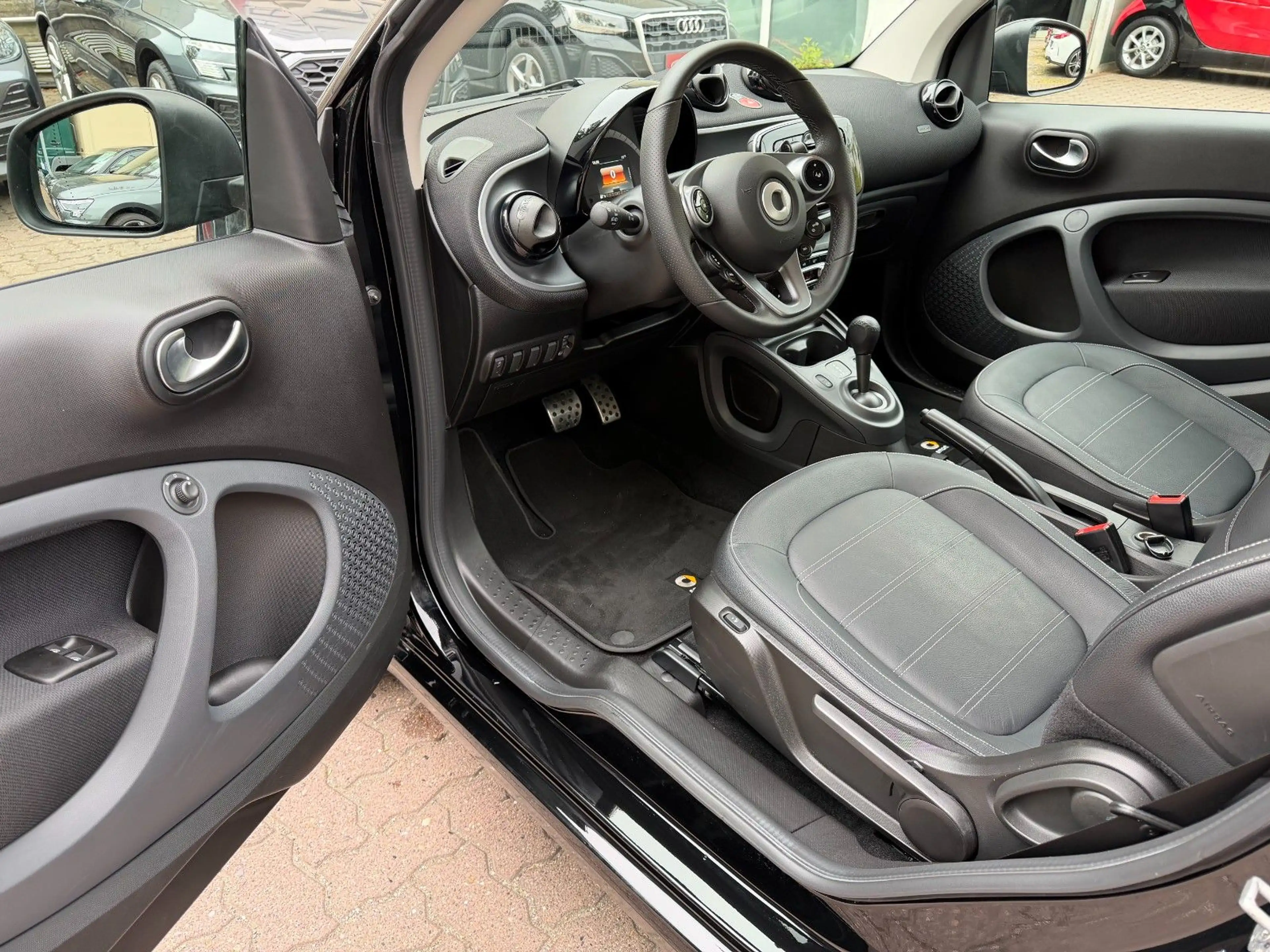 smart forTwo fortwo 66kW DCT prime SPORT*LED*AUDIO*SHZ* — photo 4