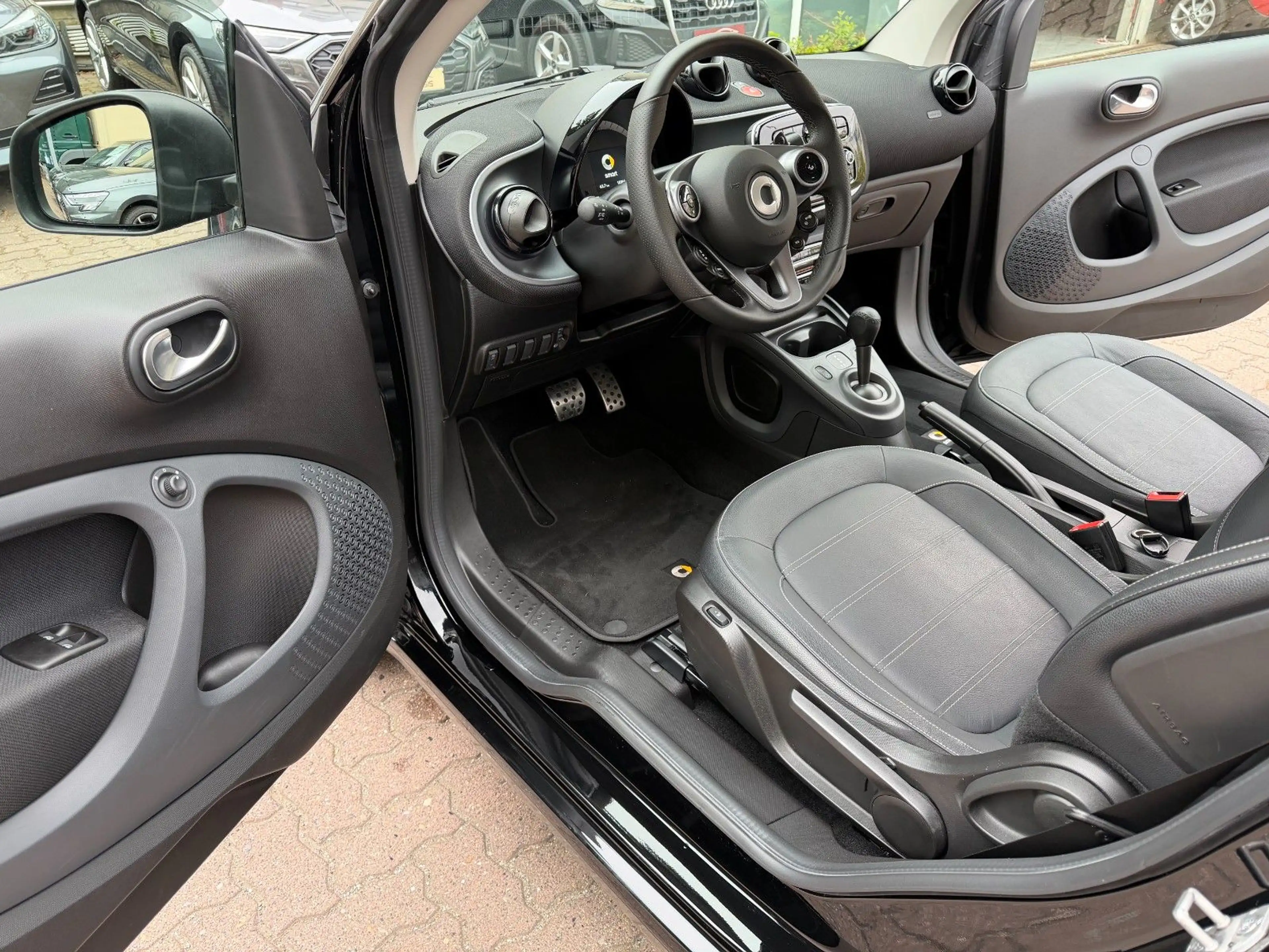 smart forTwo fortwo 66kW DCT prime SPORT*LED*AUDIO*SHZ* — photo 16