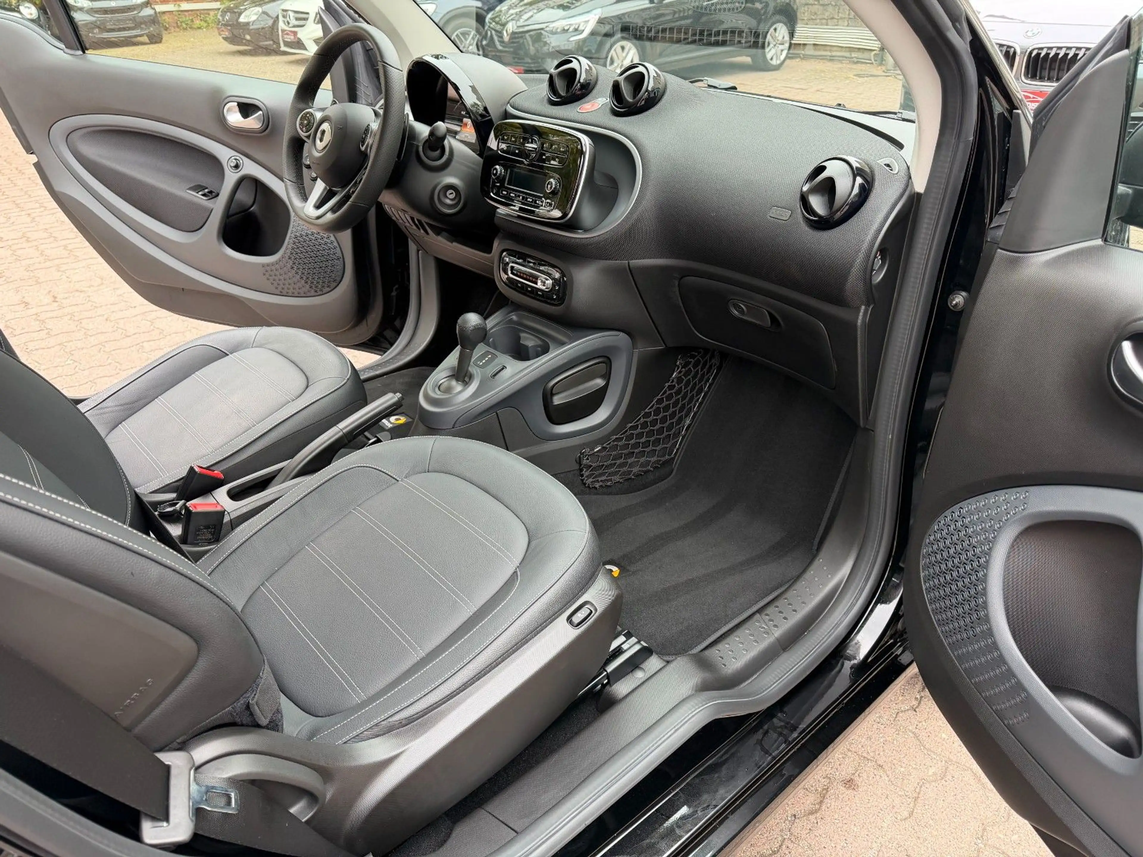 smart forTwo fortwo 66kW DCT prime SPORT*LED*AUDIO*SHZ* — photo 17