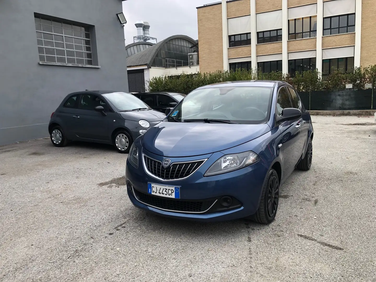 Lancia Ypsilon III 2021 1.0 firefly hybrid Silver s Blau - 2