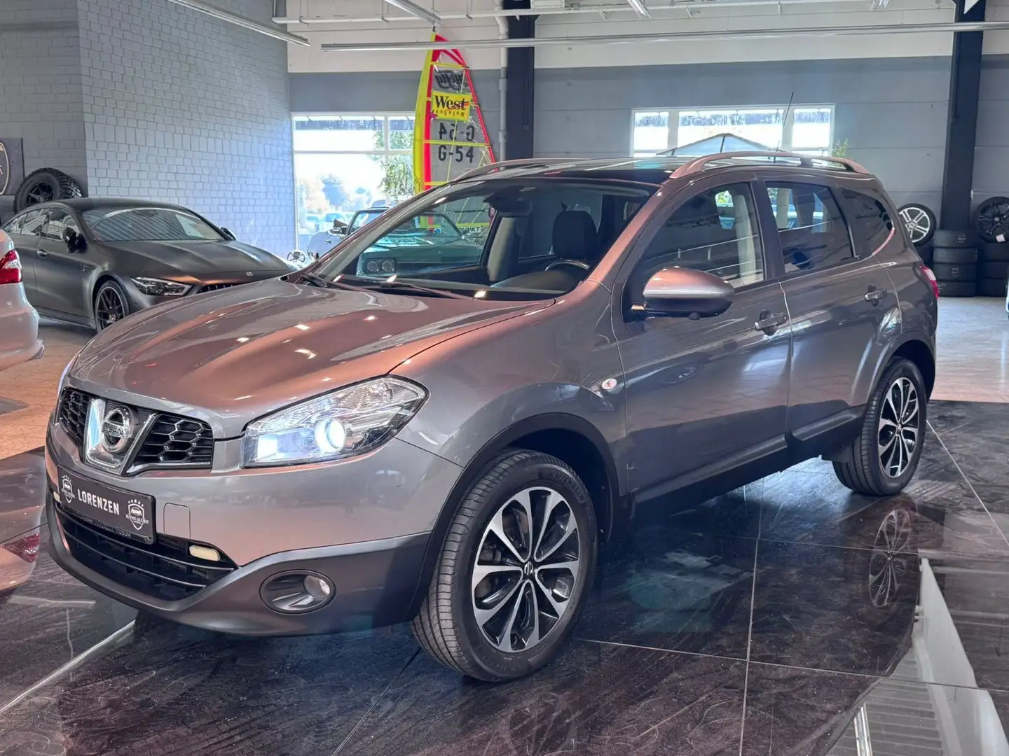Nissan Qashqai +2 I-Way Pano Klima Tempo 360° Navi AHK Gris - 1
