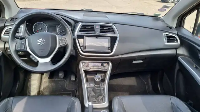 Suzuki SX4 S-Cross view 11