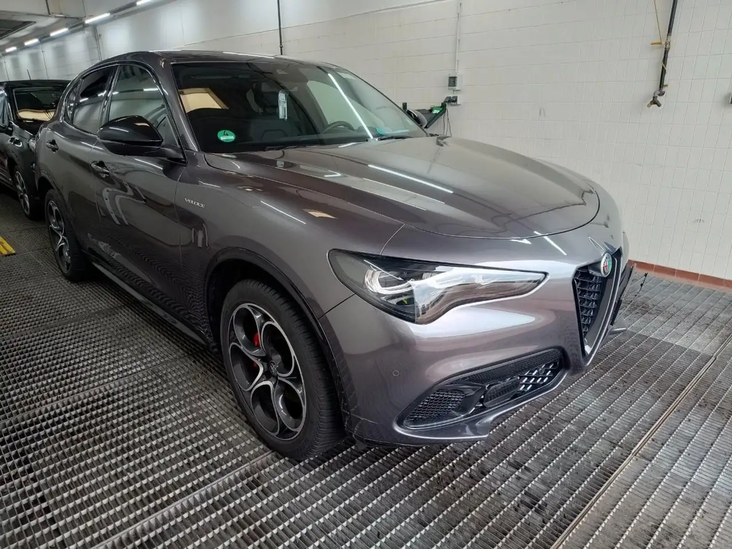 Alfa Romeo Stelvio Veloce Q4 NAVI SHZ LEDER AT Grau - 2