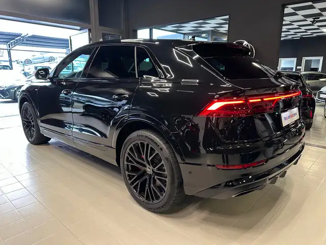 Audi Q8 view 3