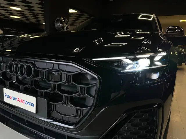 Audi Q8 view 8