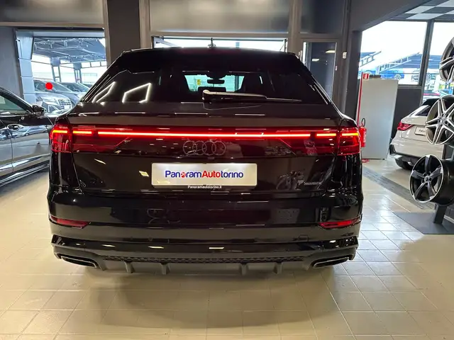 Audi Q8 view 4