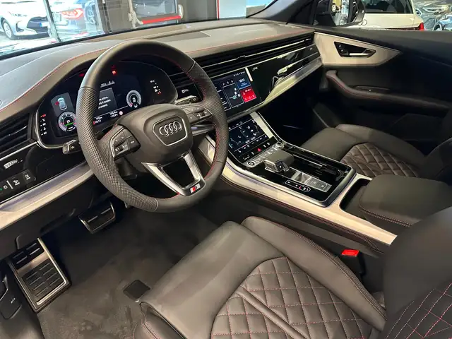 Audi Q8 view 15