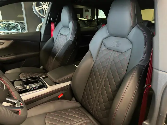 Audi Q8 view 14