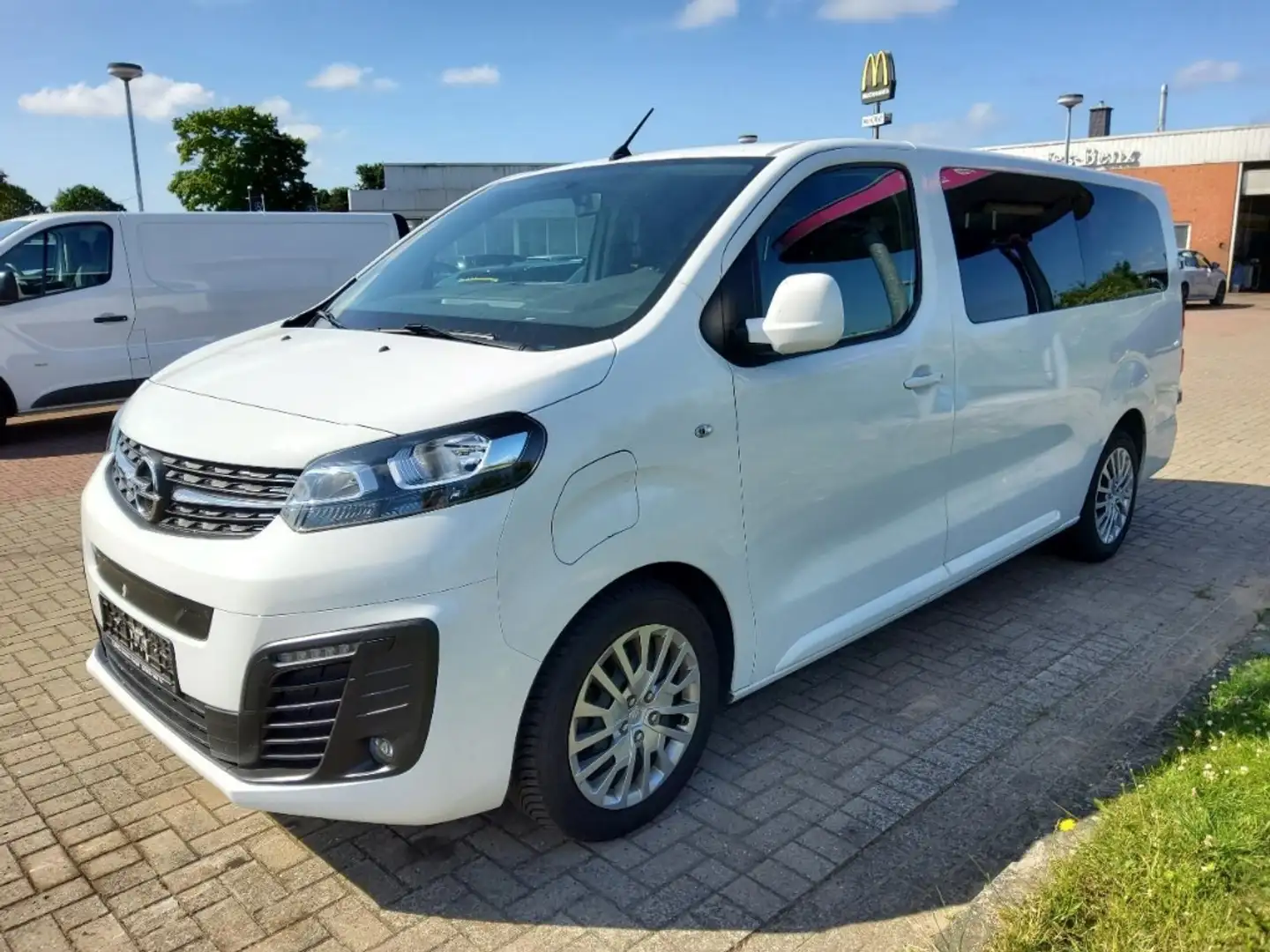Opel Vivaro-e Kombi L 11kw 9 Sitze Shz Navi Kamera Weiß - 2