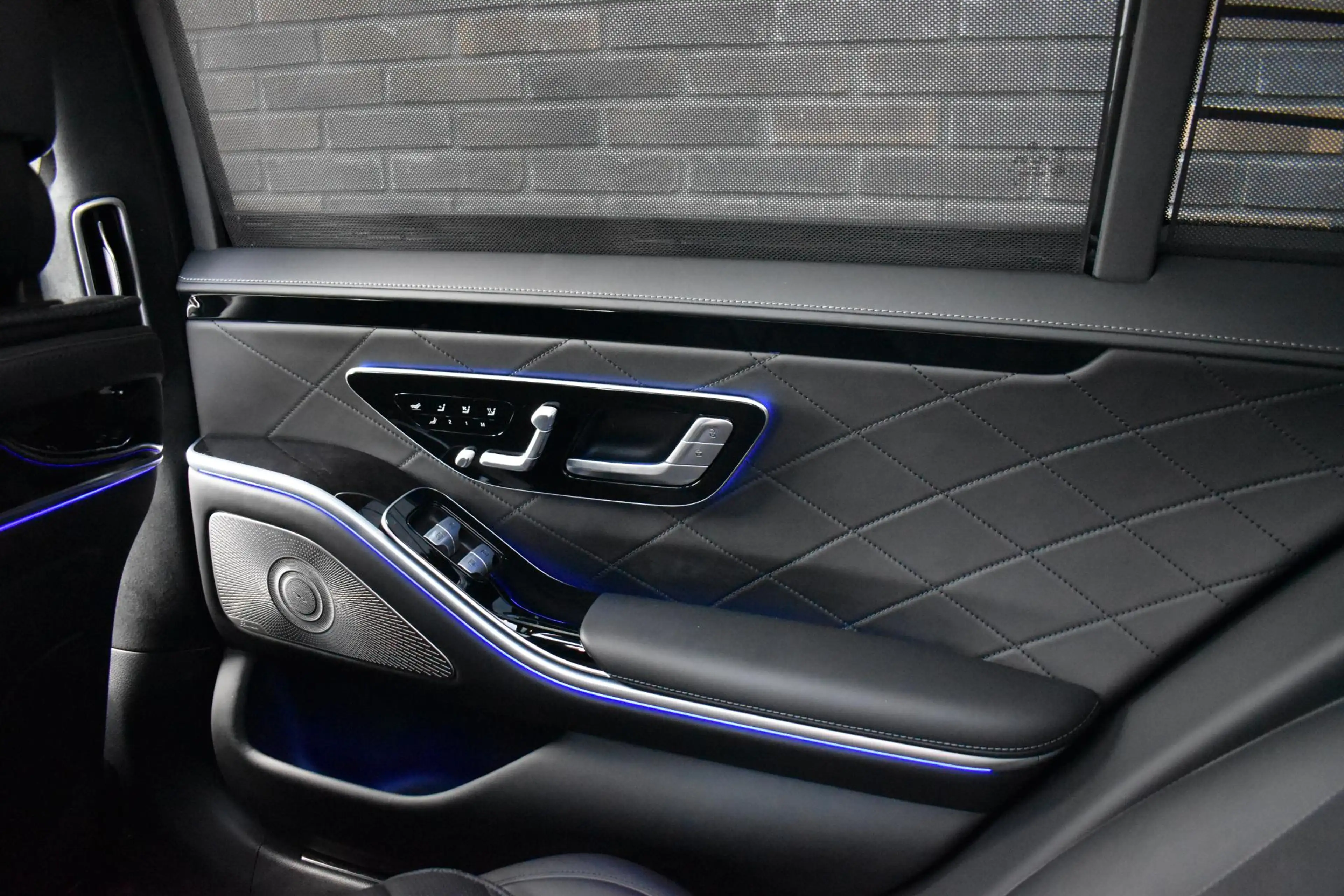 Mercedes-Benz S 580 e Lang AMG Line — photo 14