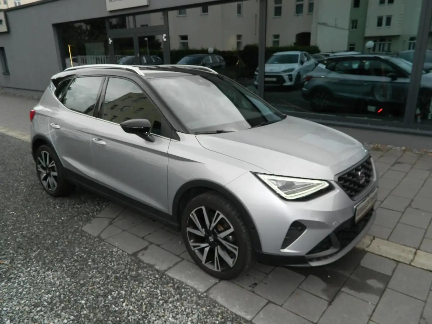 SEAT Arona FR 1.0 TSI DSG Sitzheiz/Kessy/Navi/VollLED/18Zoll Argent - 1