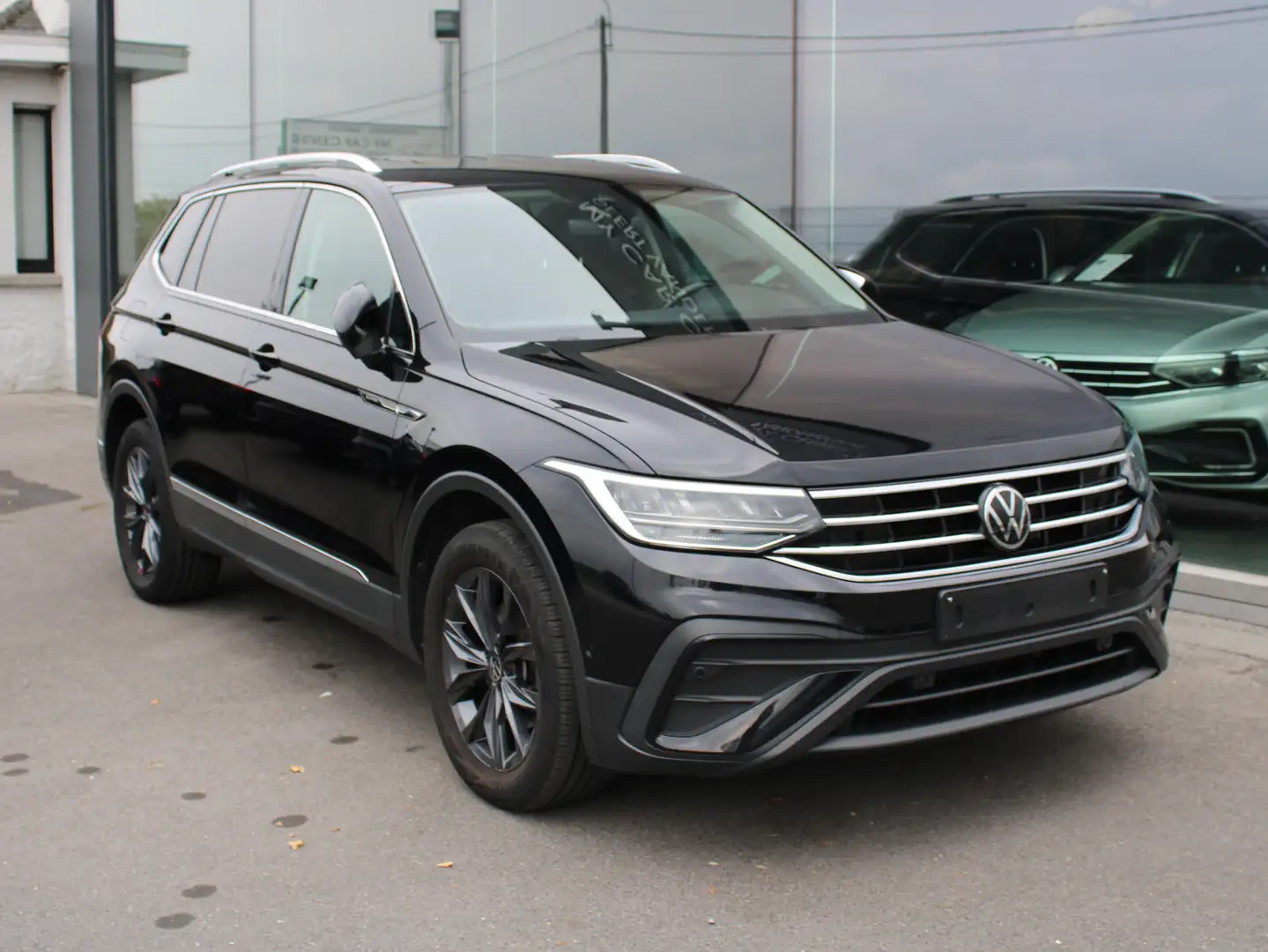 Volkswagen Tiguan Allspace 1.5TSI-7 ZITPL-ALU V-AC-NAVI-APP C-CAMERA-TREKHAAK Zwart - 1