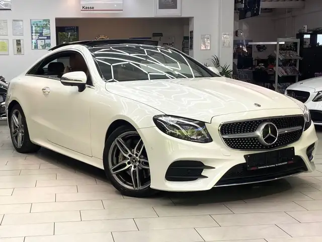 Mercedes-Benz E 300 Coupe AMG-Line Pano Leder RueFaKa 360° Navi Ambien