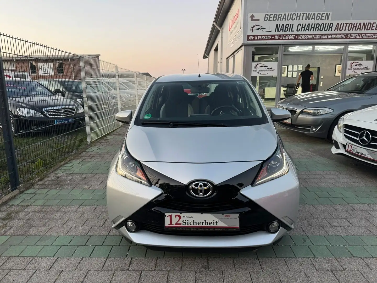 Toyota Aygo AYGO x-play touch Kamera Schaltwippen Klima Argent - 2