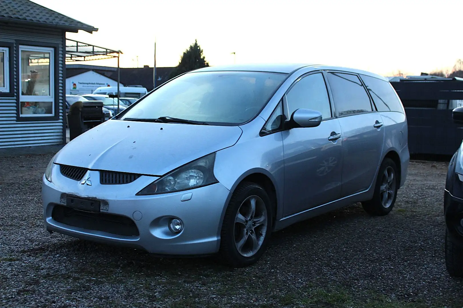 Mitsubishi Grandis 2.4 Automatik*6 Sitze*SHZ*Kamera*Klima* Grau - 2