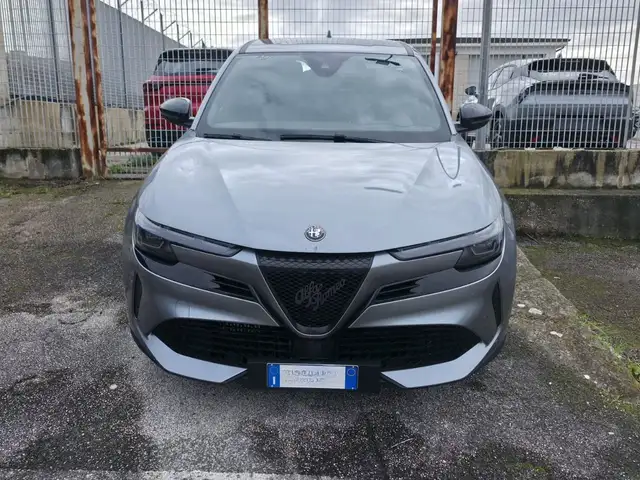 Alfa Romeo Junior 1.2 Hybrid ibrida