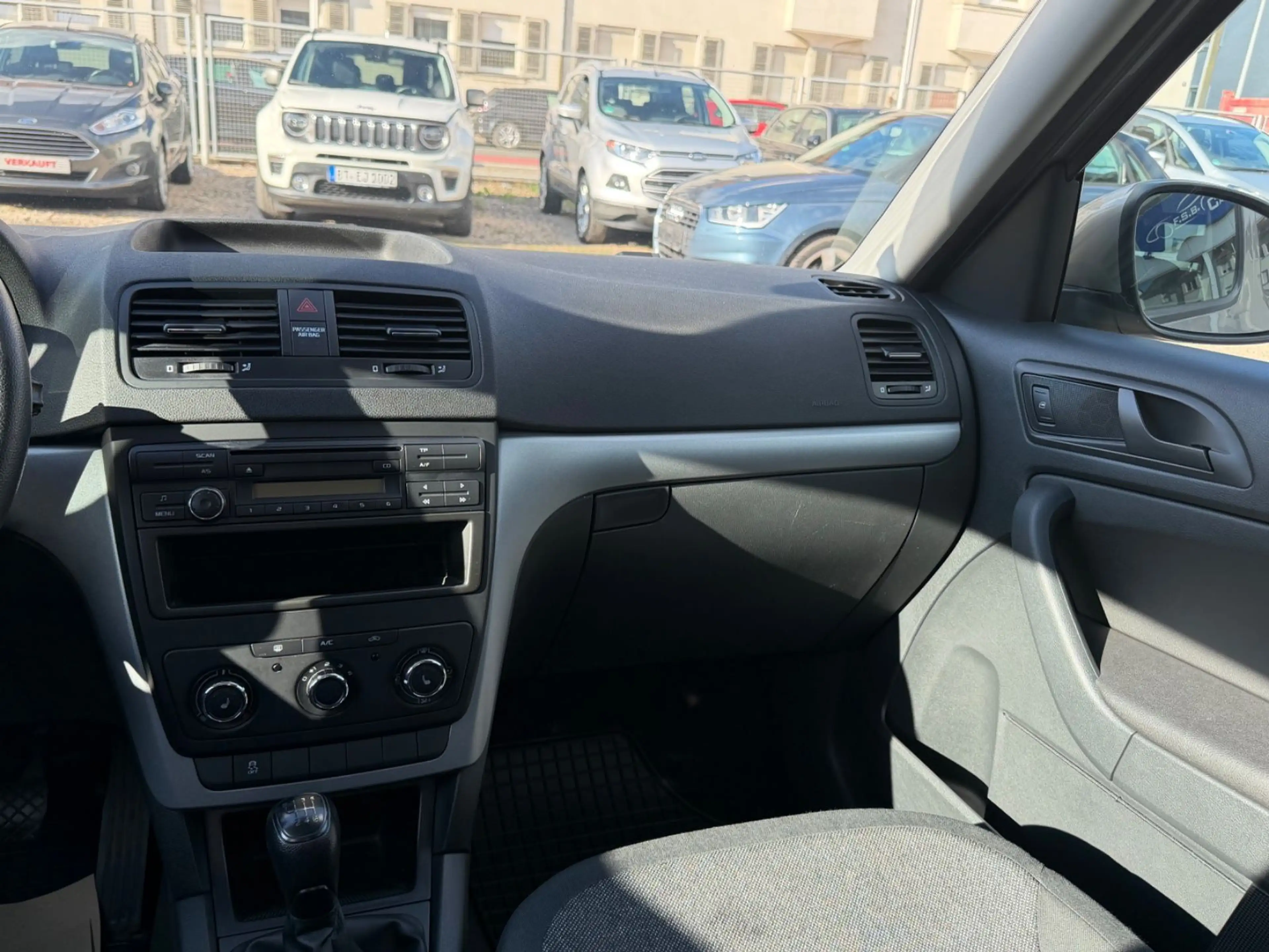 Skoda Yeti Active — photo 13