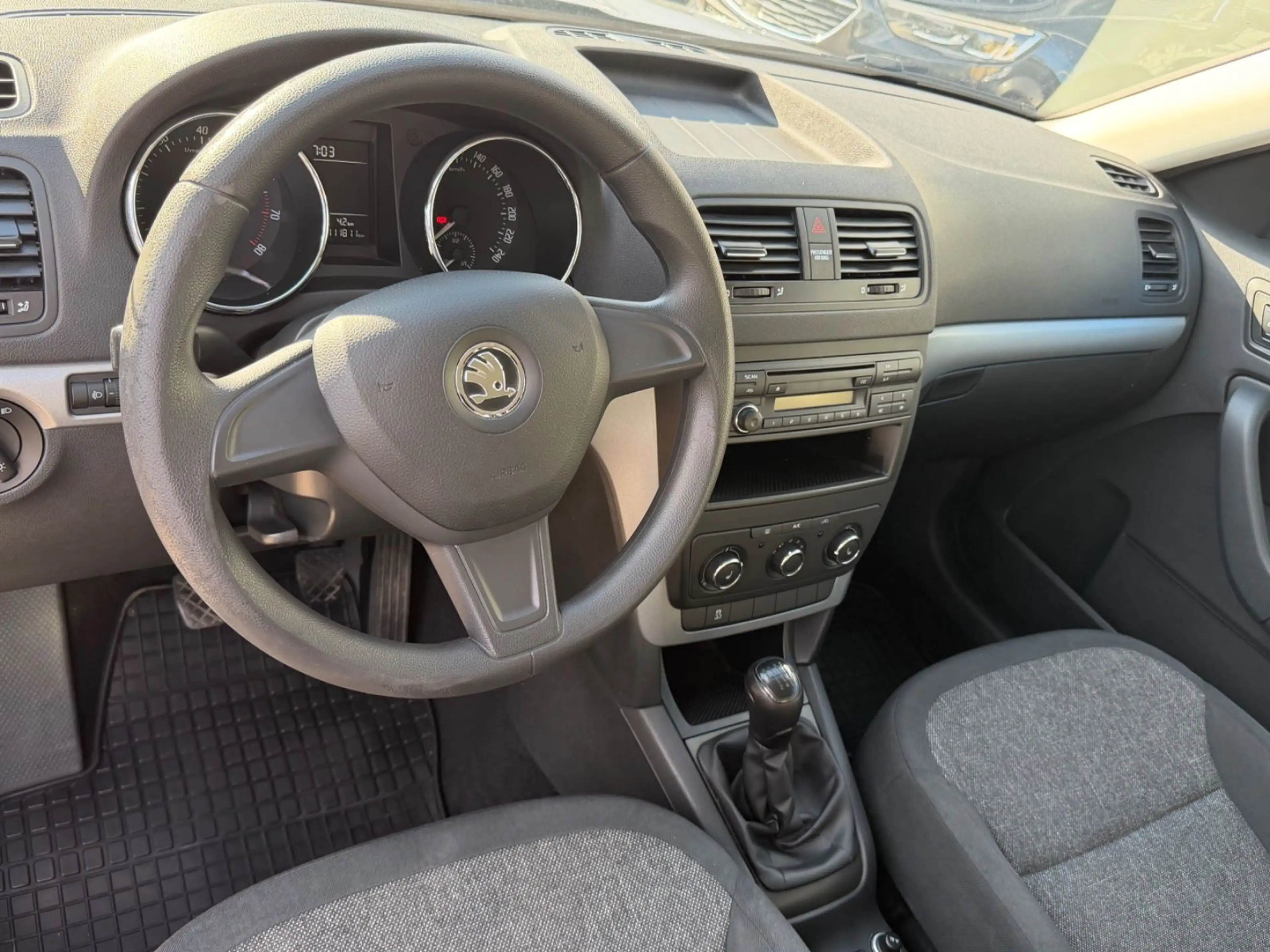 Skoda Yeti Active — photo 9
