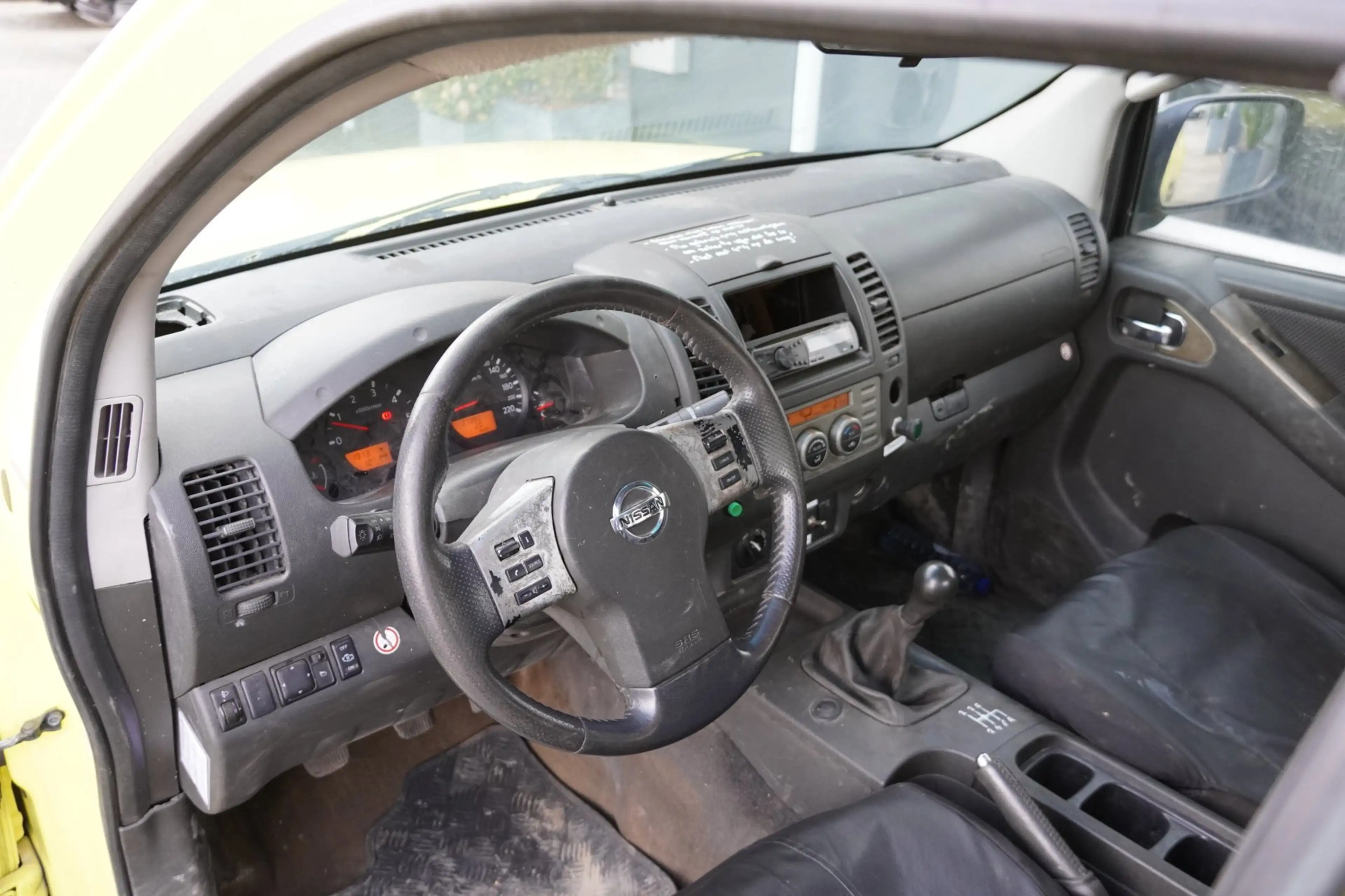 Nissan Navara 2.5 dCi LE 177PK King Cab 4WD — photo 6