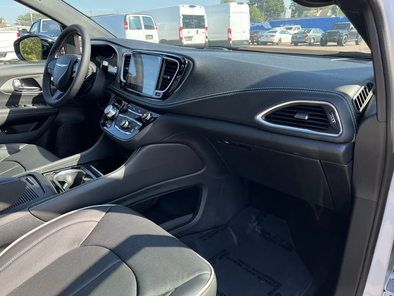 Chrysler Pacifica снимка Chrysler Pacifica