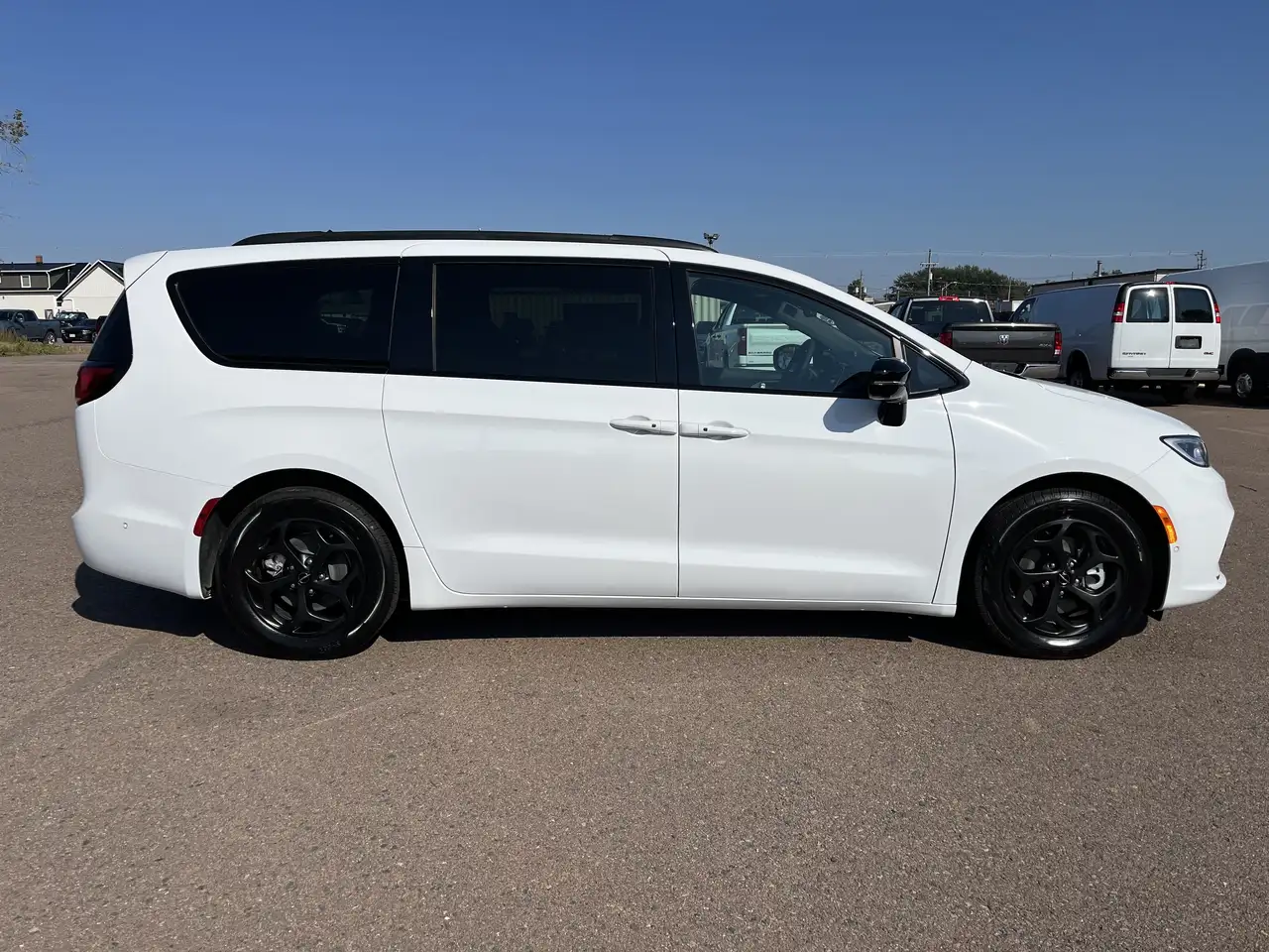 Chrysler Pacifica снимка Chrysler Pacifica