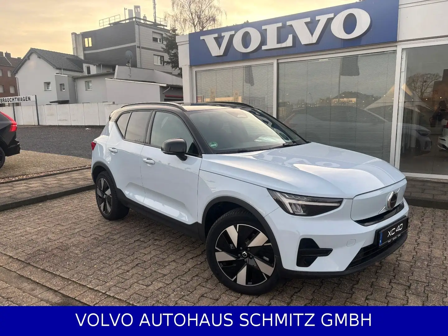 Volvo XC40 Plus TWIN AWD Recharge Dienstwagen Blau - 1