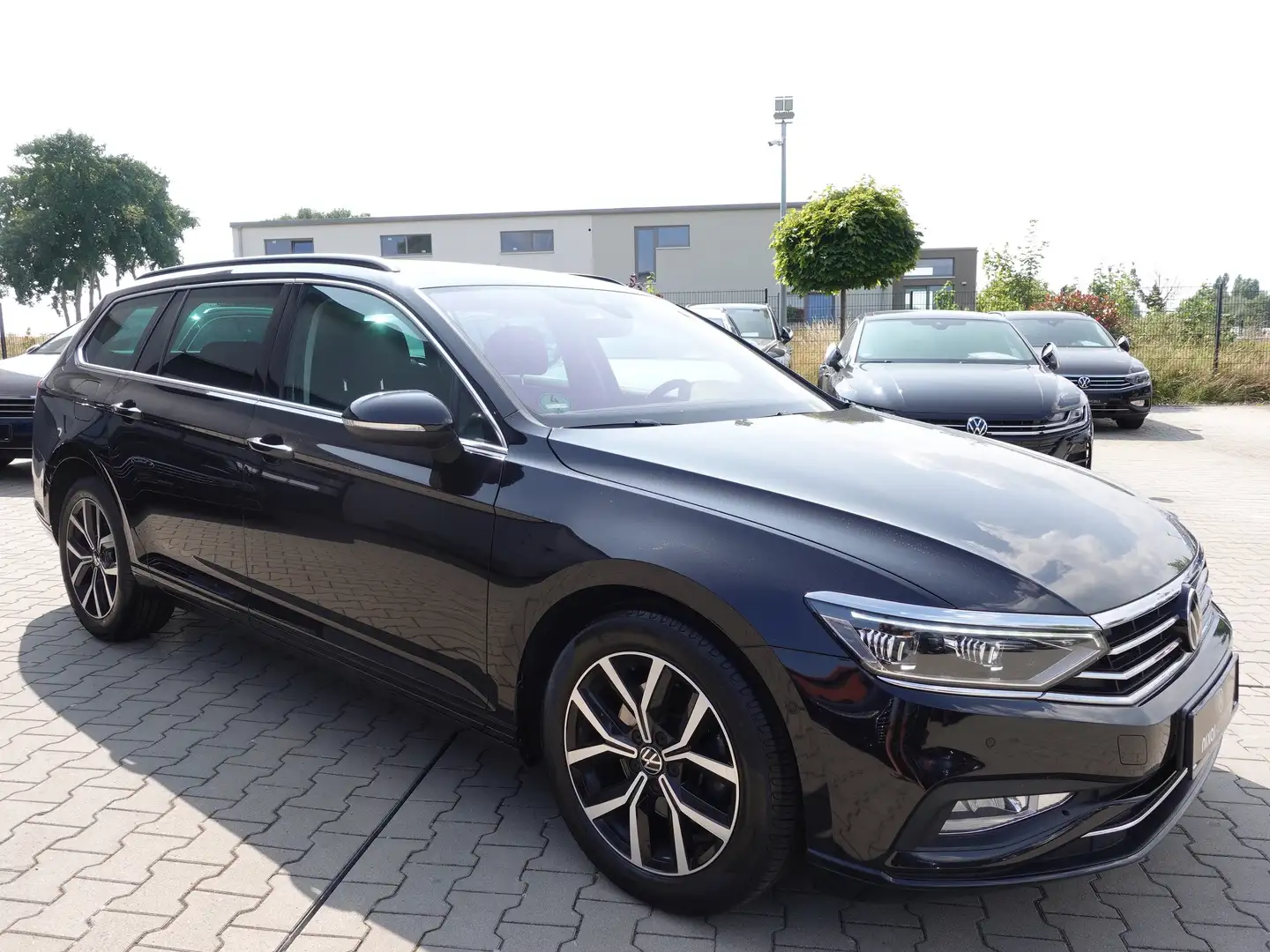 Volkswagen Passat Variant 2,0 TDI Variant Business DSG/AHK/Digital Tacho Schwarz - 2
