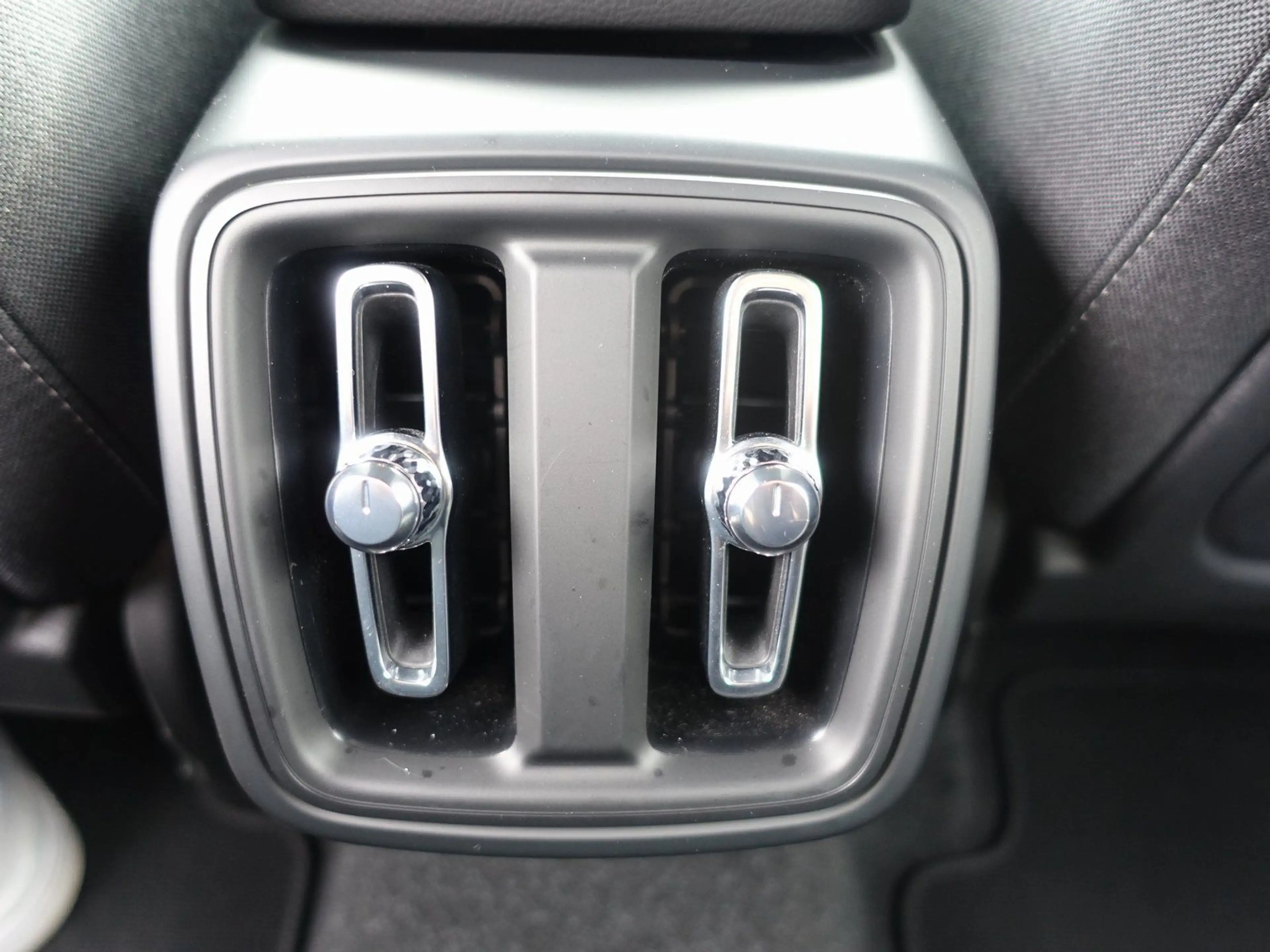 Volvo XC40 B4 2WD Momentum Pro/AHK/H&K — photo 14