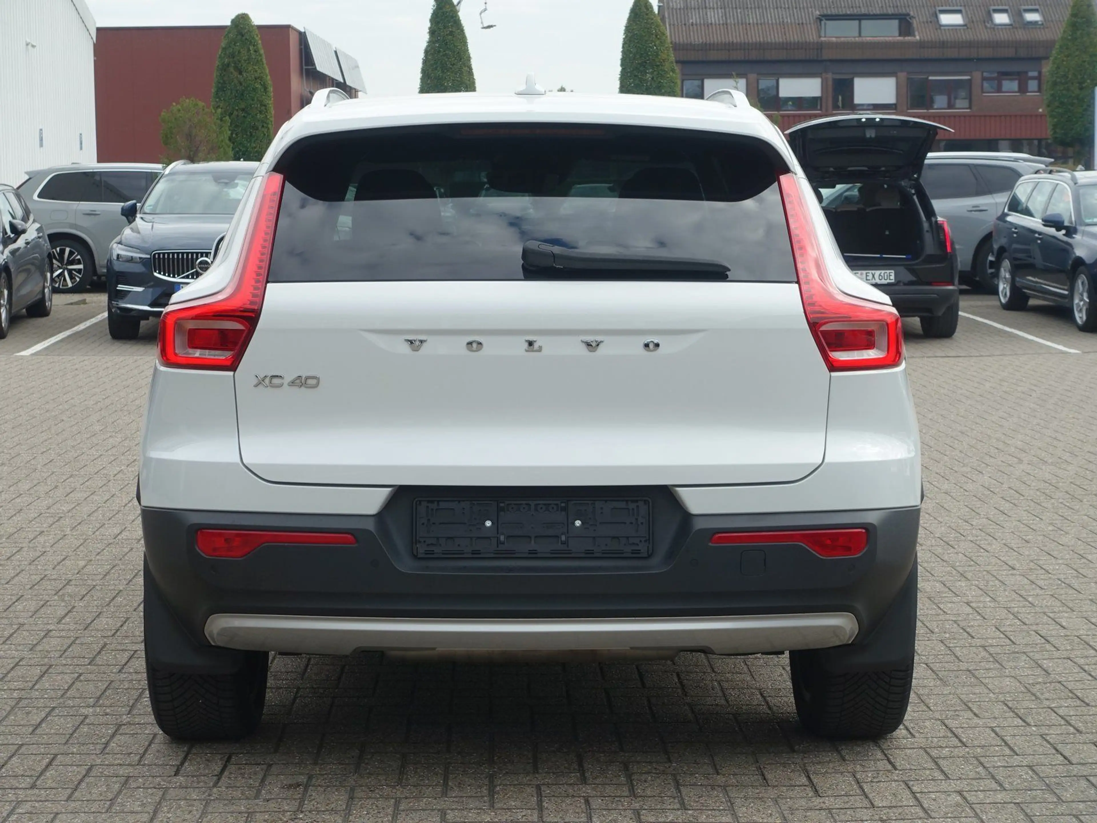 Volvo XC40 B4 2WD Momentum Pro/AHK/H&K — photo 5