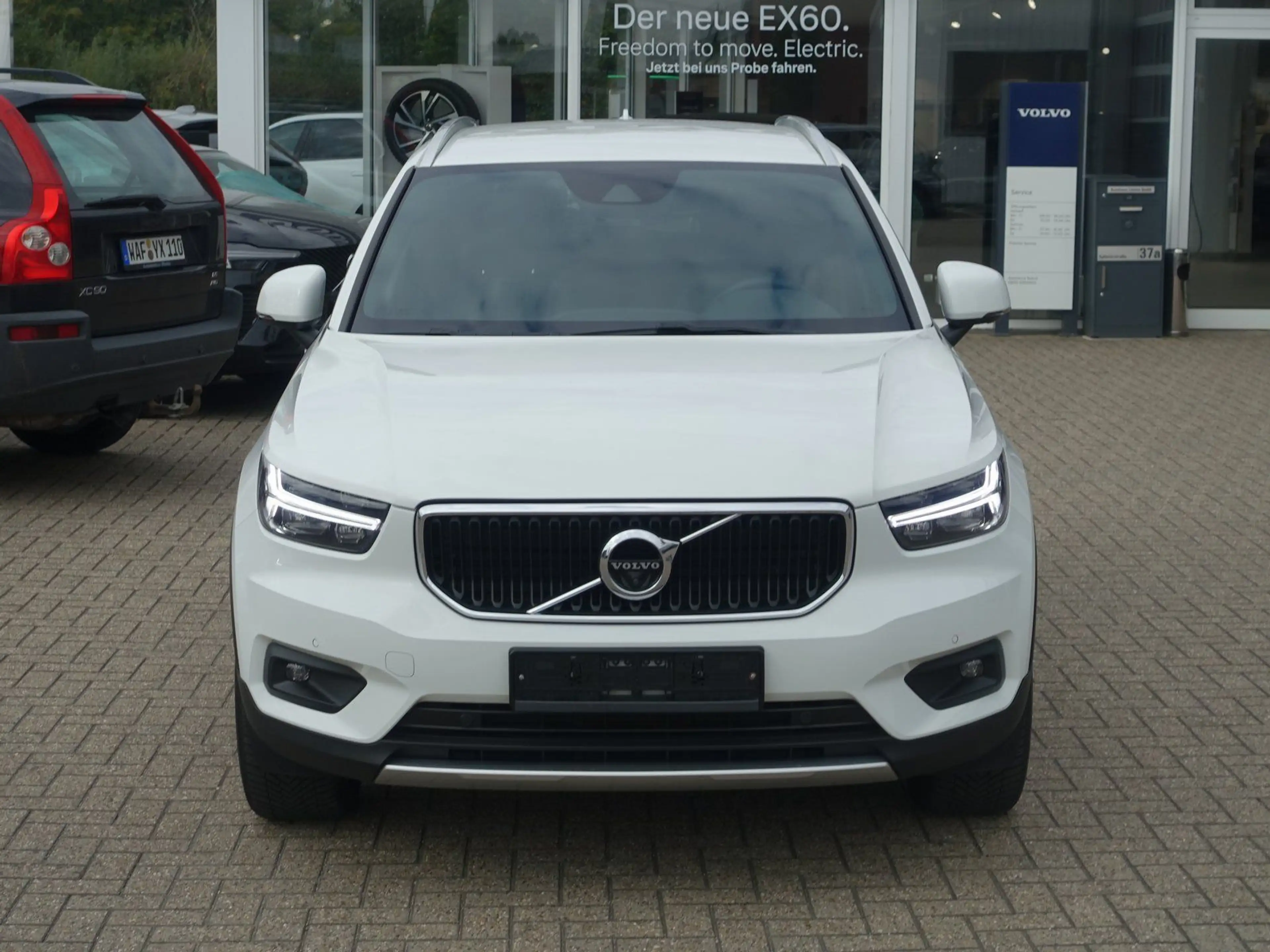 Volvo XC40 B4 2WD Momentum Pro/AHK/H&K — photo 7