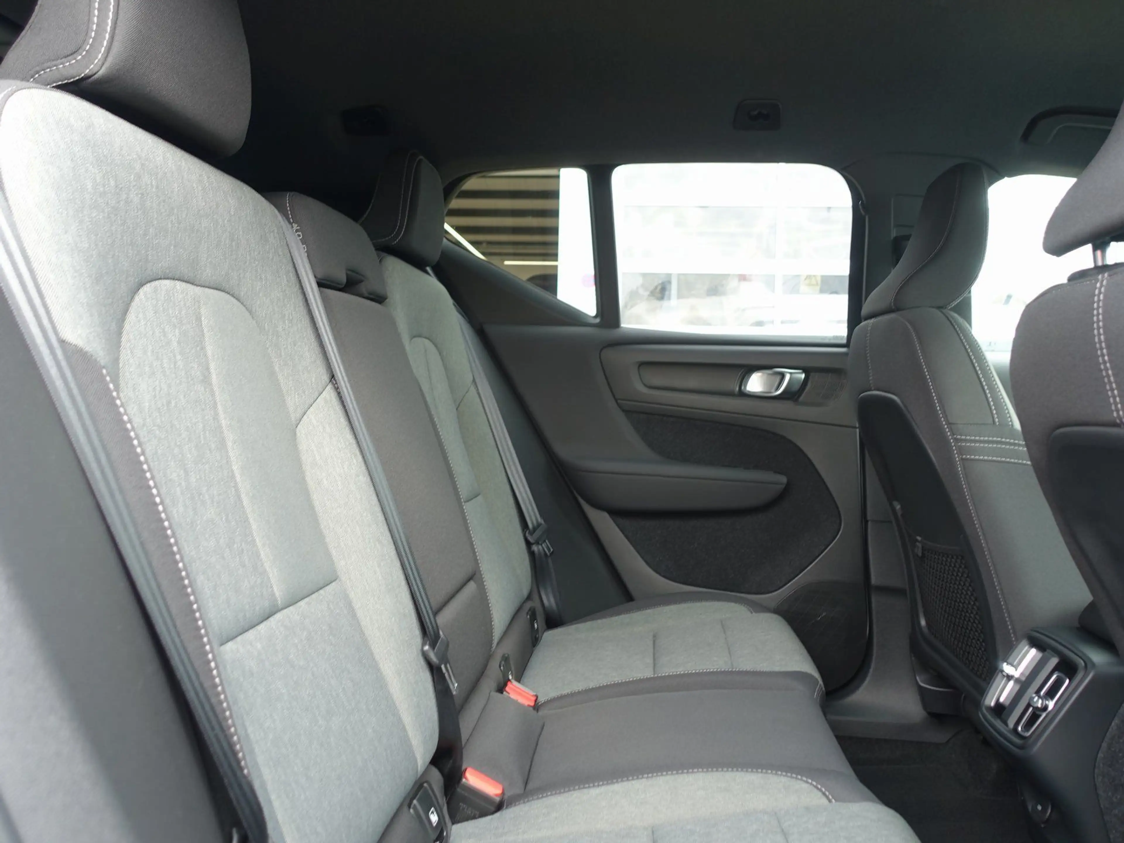 Volvo XC40 B4 2WD Momentum Pro/AHK/H&K — photo 9