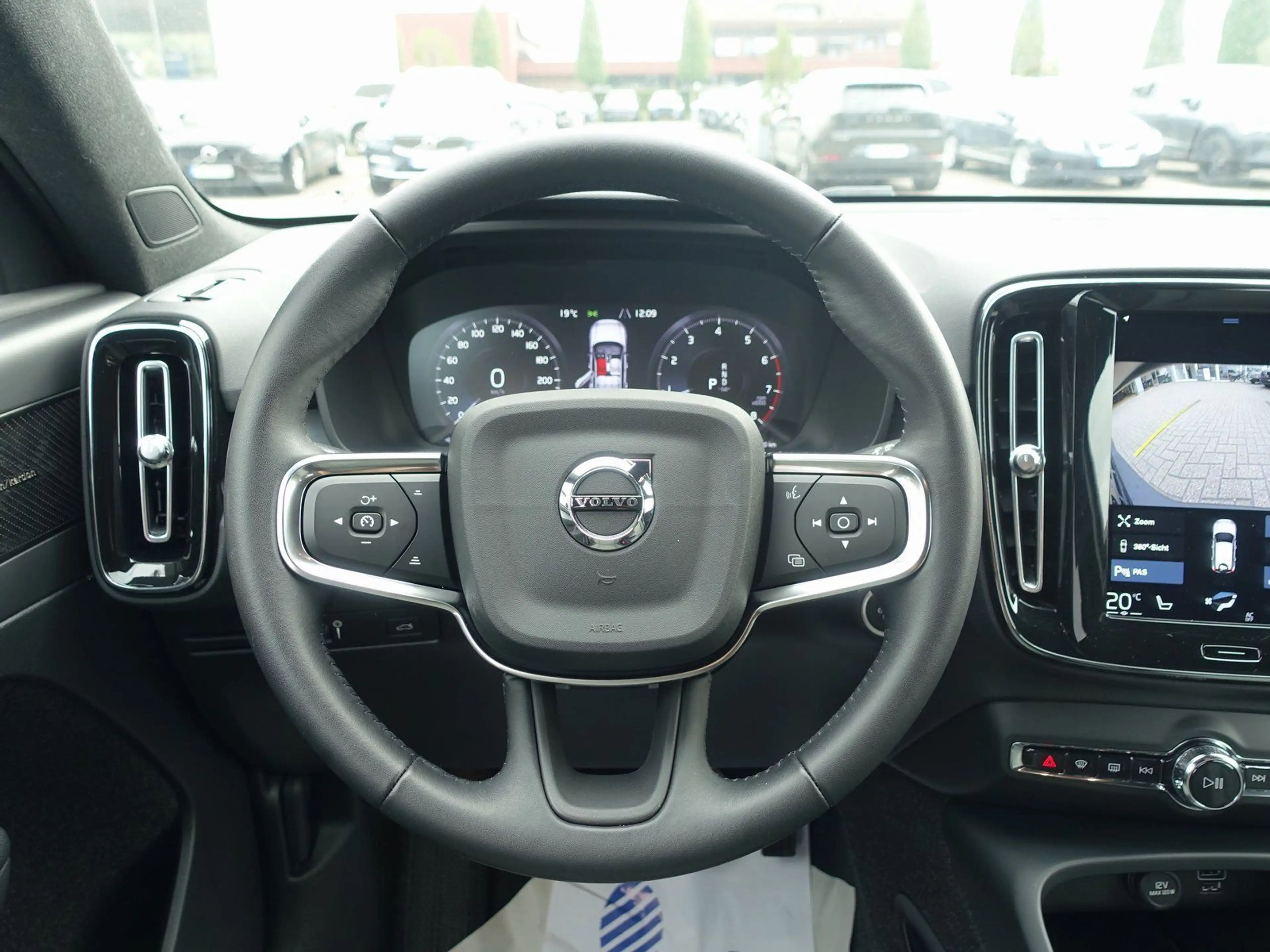 Volvo XC40 B4 2WD Momentum Pro/AHK/H&K — photo 13