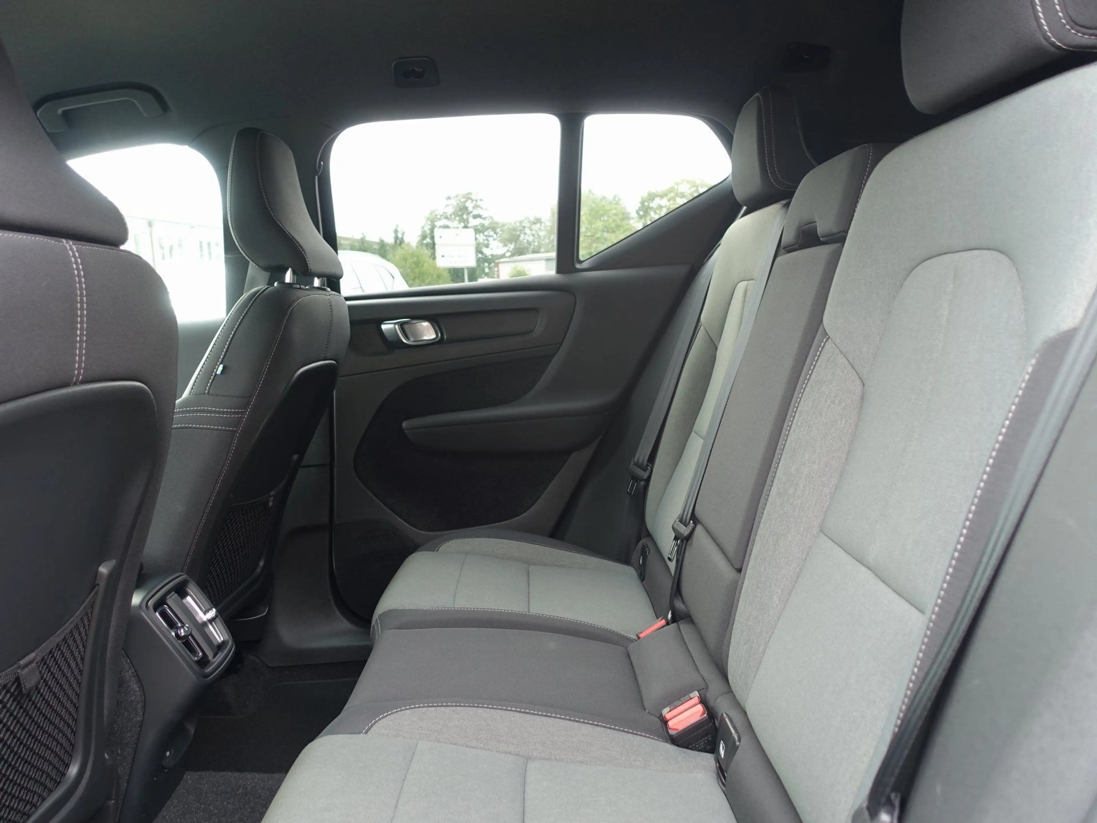 Volvo XC40 B4 2WD Momentum Pro/AHK/H&K — photo 10