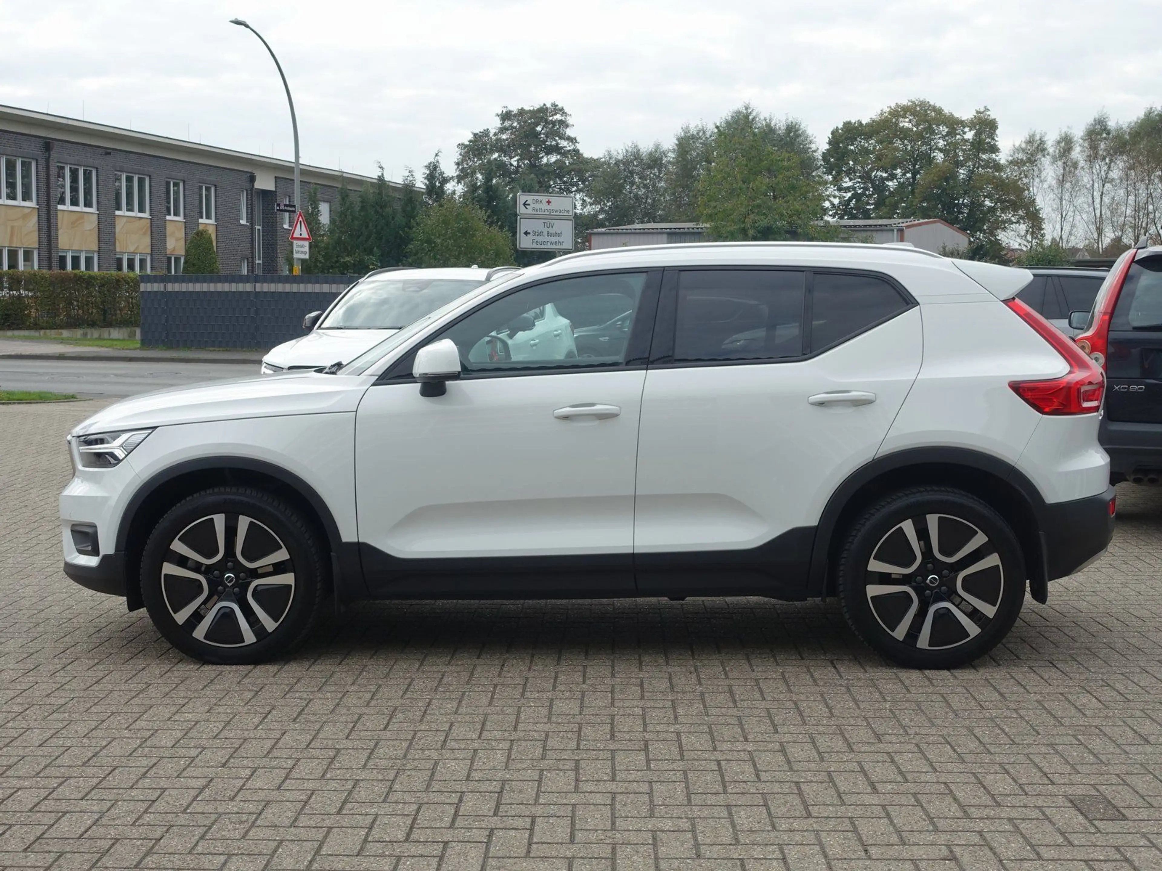 Volvo XC40 B4 2WD Momentum Pro/AHK/H&K — photo 6