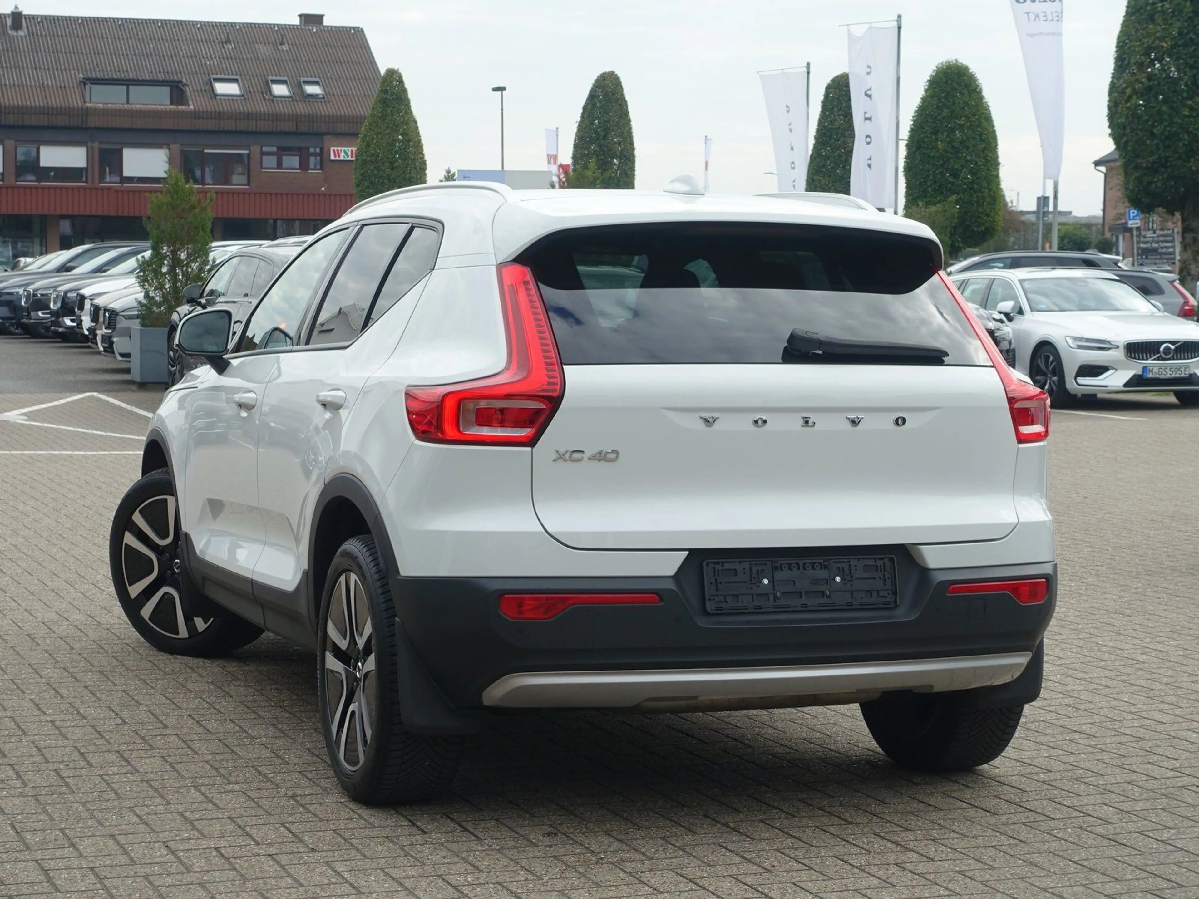 Volvo XC40 B4 2WD Momentum Pro/AHK/H&K — photo 4