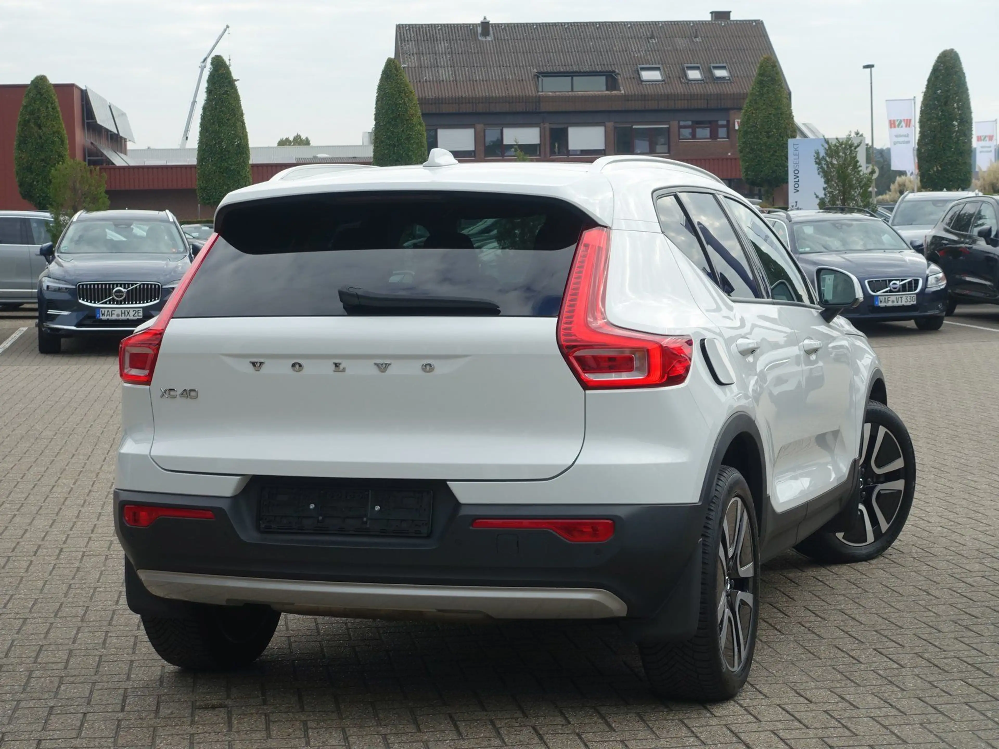 Volvo XC40 B4 2WD Momentum Pro/AHK/H&K — photo 2