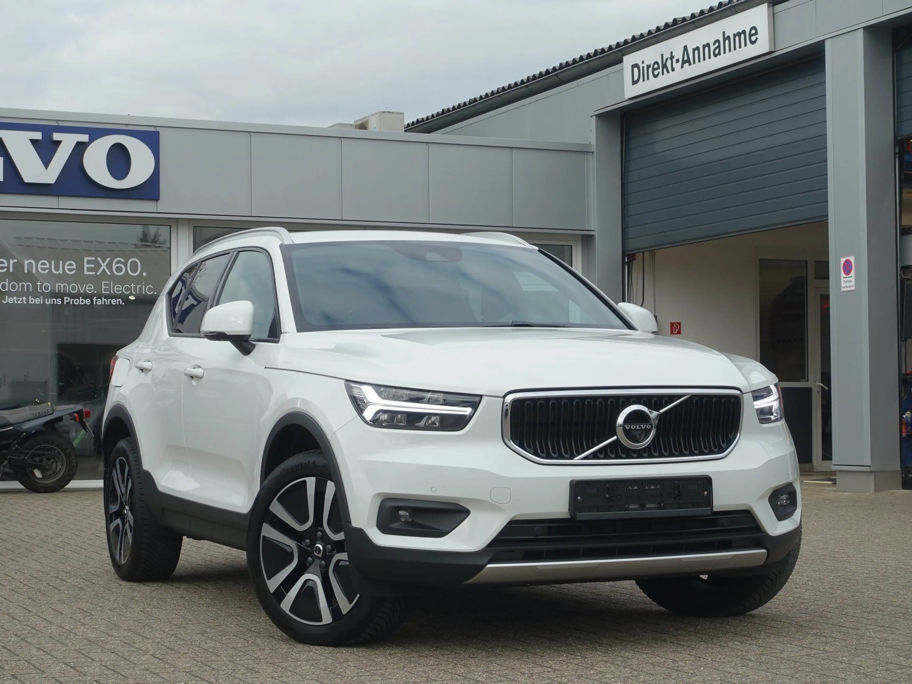 Volvo XC40 B4 2WD Momentum Pro/AHK/H&K — photo 3