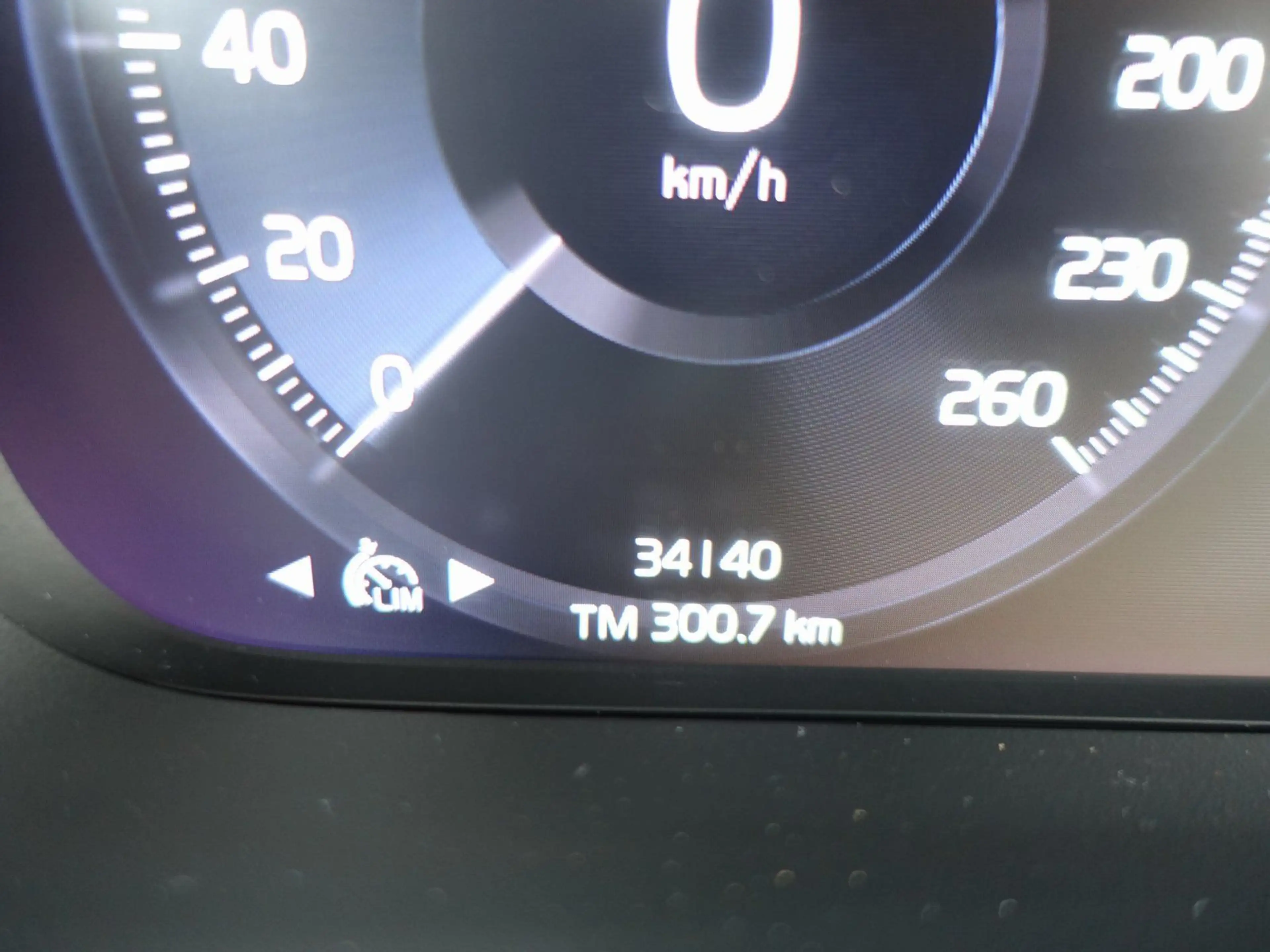 Volvo XC40 B4 2WD Momentum Pro/AHK/H&K — photo 15