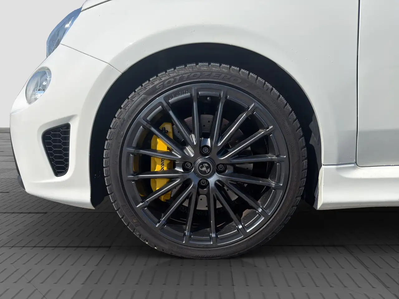 Abarth 695C 2024 — фото 13