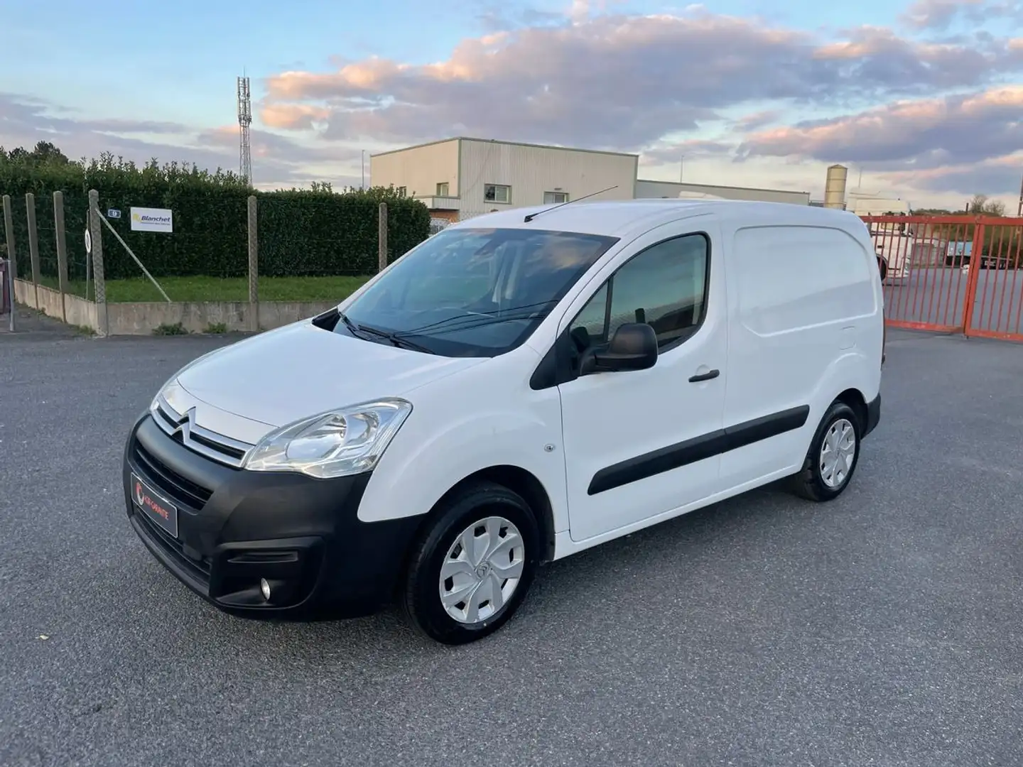 Citroen Berlingo 1.6 hdi 100 cv etg6 3 places ct ok garantie 12 mois Blanc - 1