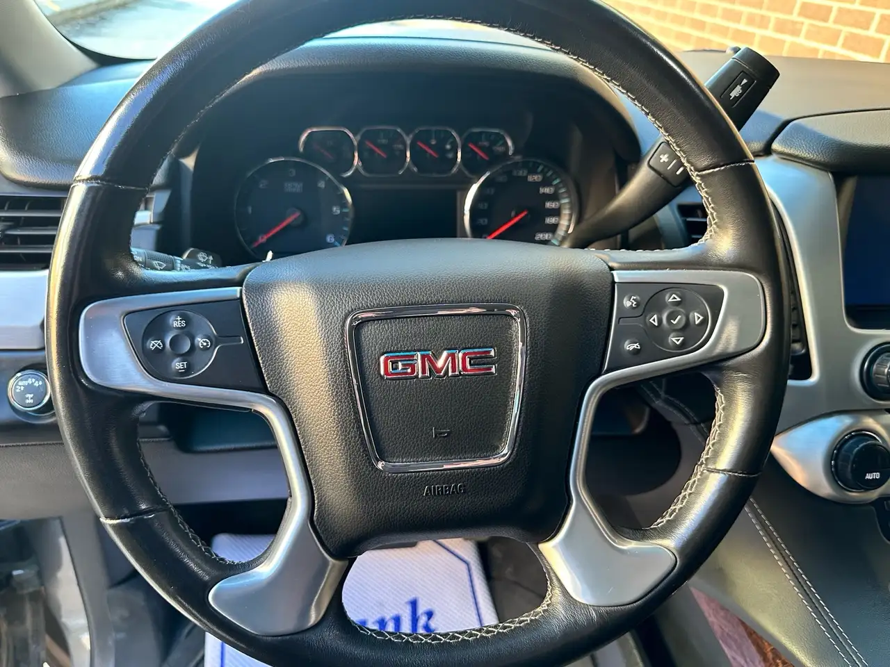 GMC Yukon снимка GMC Yukon