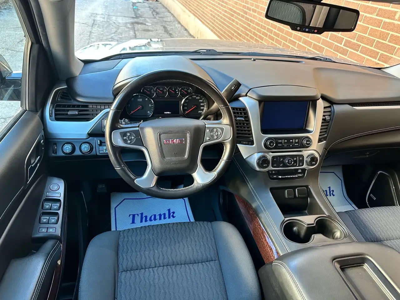 GMC Yukon снимка GMC Yukon