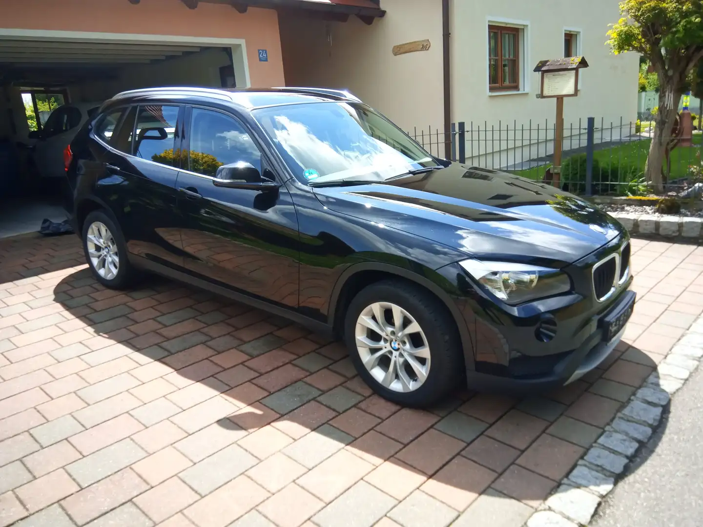 BMW X1 X1 sDrive16d Schwarz - 2