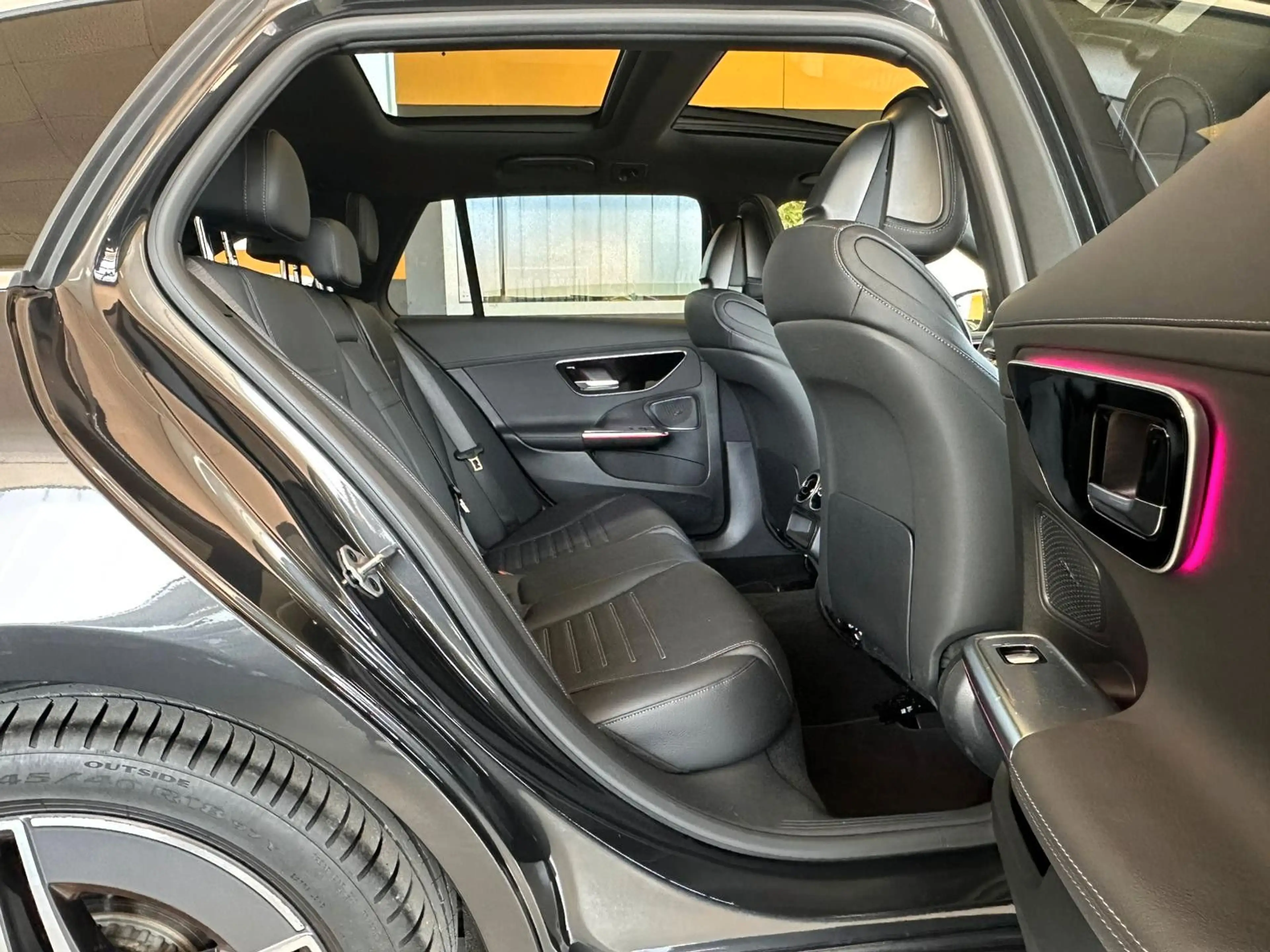 Mercedes-Benz C 300 d T 2x AMG*Leder*Pano*AHK*RFK*Ambiete+ — photo 11